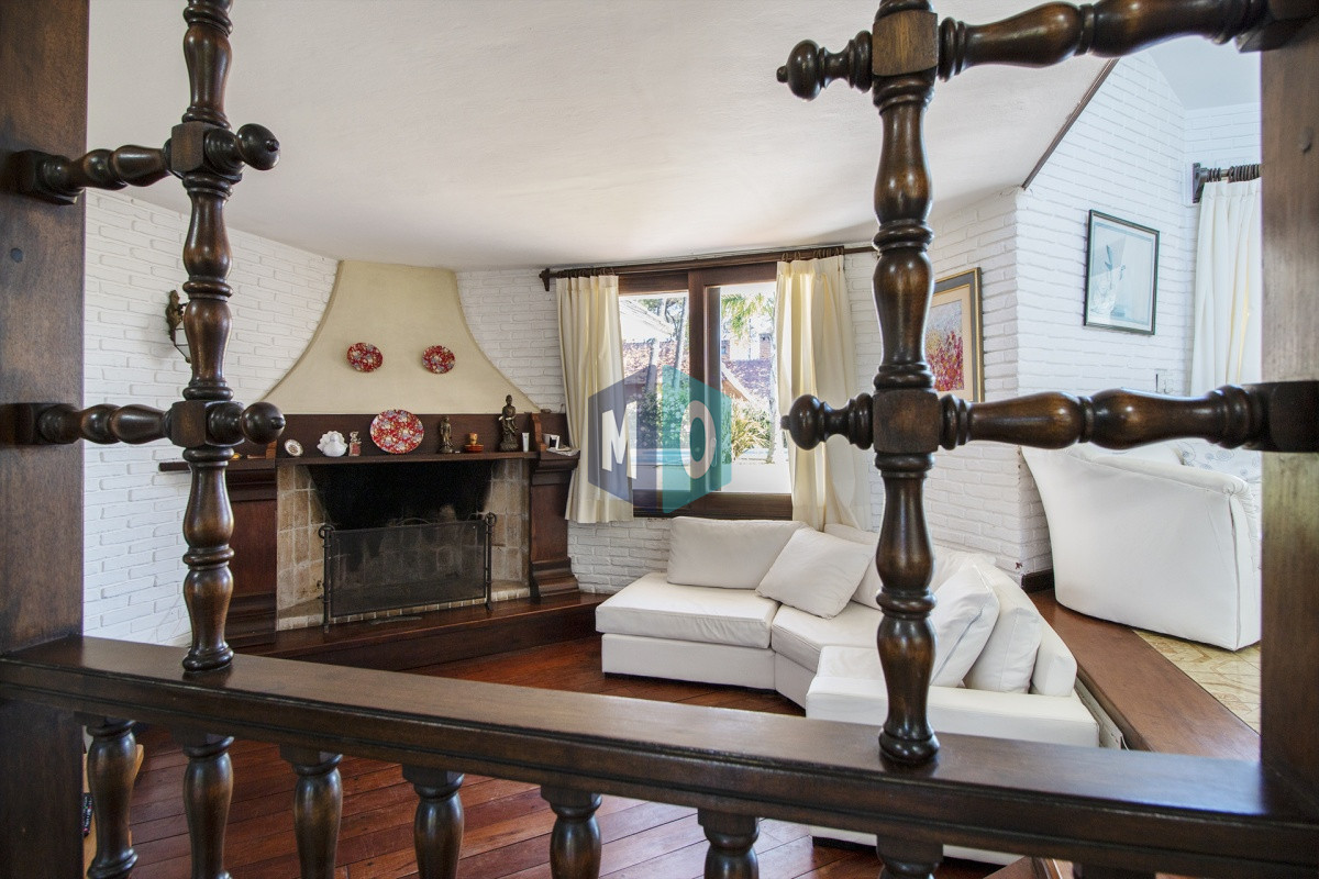 Casa ID.632 - Venta de Casa de 4 Dormitorios y Piscina con gran parque en Playa Mansa, Punta del Este