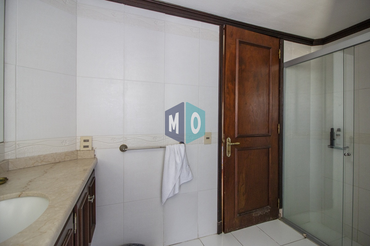 Casa ID.632 - Venta de Casa de 4 Dormitorios y Piscina con gran parque en Playa Mansa, Punta del Este