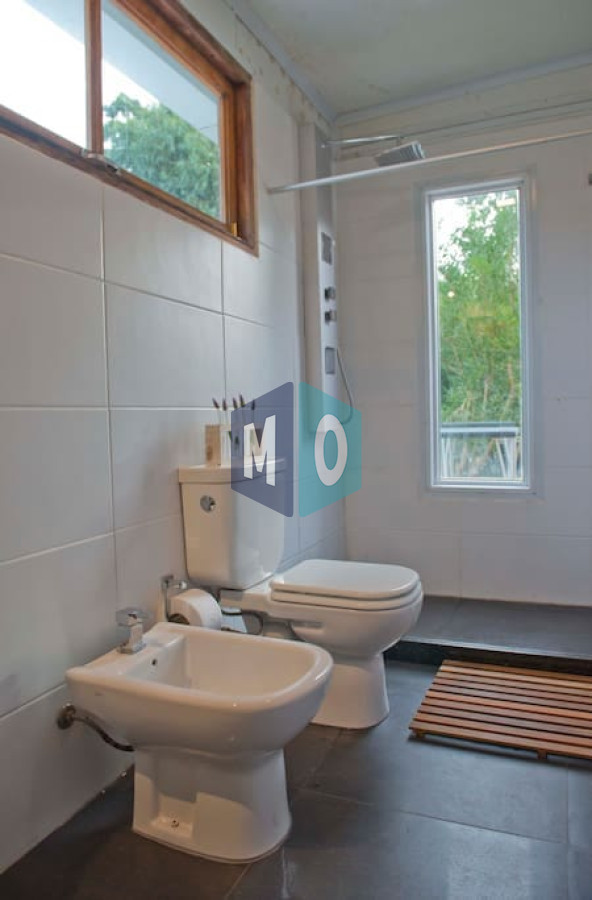 Casa ID.993 - Moderna Casa de 2 Dormitorios, Piscina Climatizada y Parrillero en La Barra, Alquiler Anual e Invernal