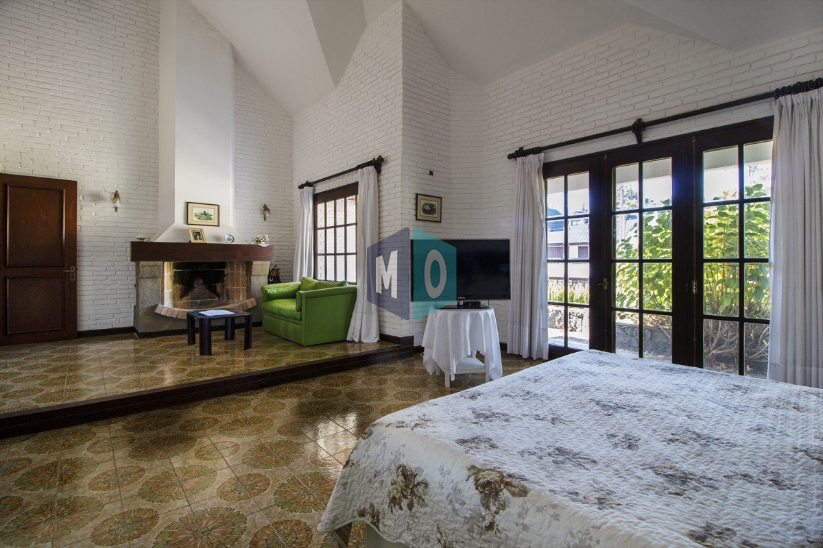 Casa ID.632 - Venta de Casa de 4 Dormitorios y Piscina con gran parque en Playa Mansa, Punta del Este