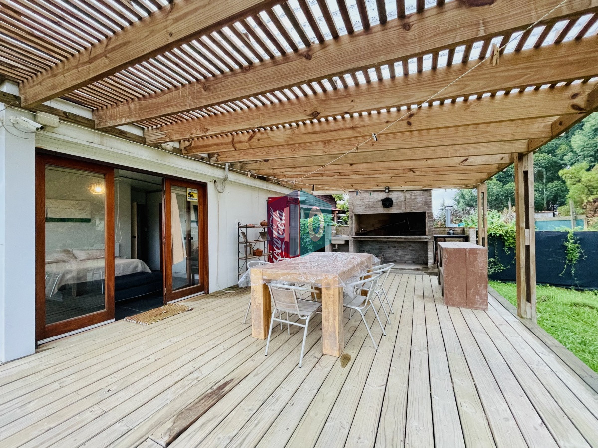 Casa ID.993 - Moderna Casa de 2 Dormitorios, Piscina Climatizada y Parrillero en La Barra, Alquiler Anual e Invernal