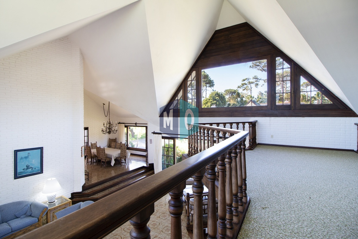 Casa ID.632 - Venta de Casa de 4 Dormitorios y Piscina con gran parque en Playa Mansa, Punta del Este