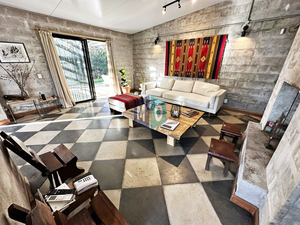 Casa ID.804 - Casa moderna en venta y alquiler anual de tres dormitorios en Parque Burnett, Pinares