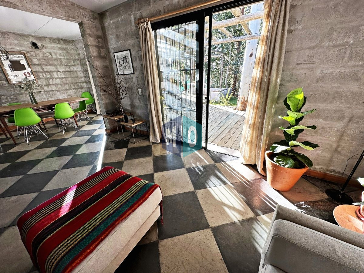 Casa ID.804 - Casa moderna en venta y alquiler anual de tres dormitorios en Parque Burnett, Pinares