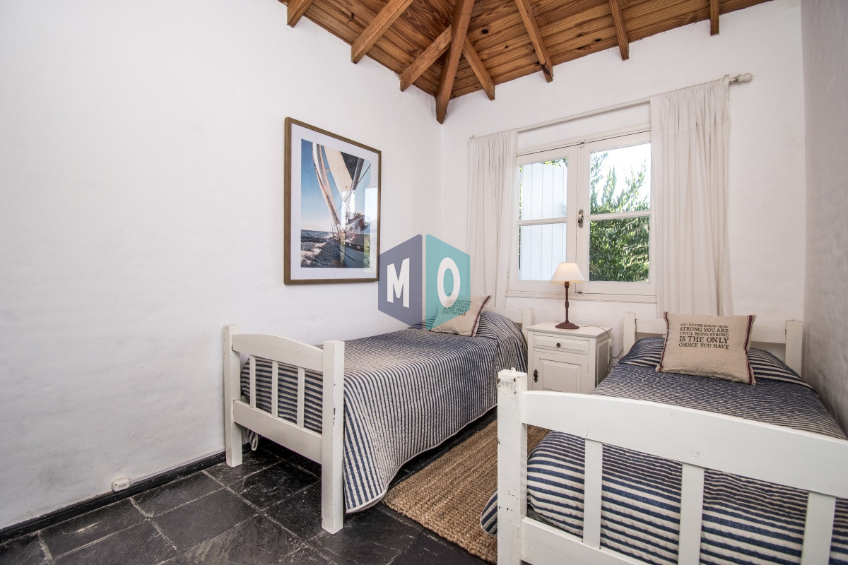 Casa ID.997 - Excelente Casa de 4 Dormitorios con Piscina y Parrillero en Montoya, La Barra