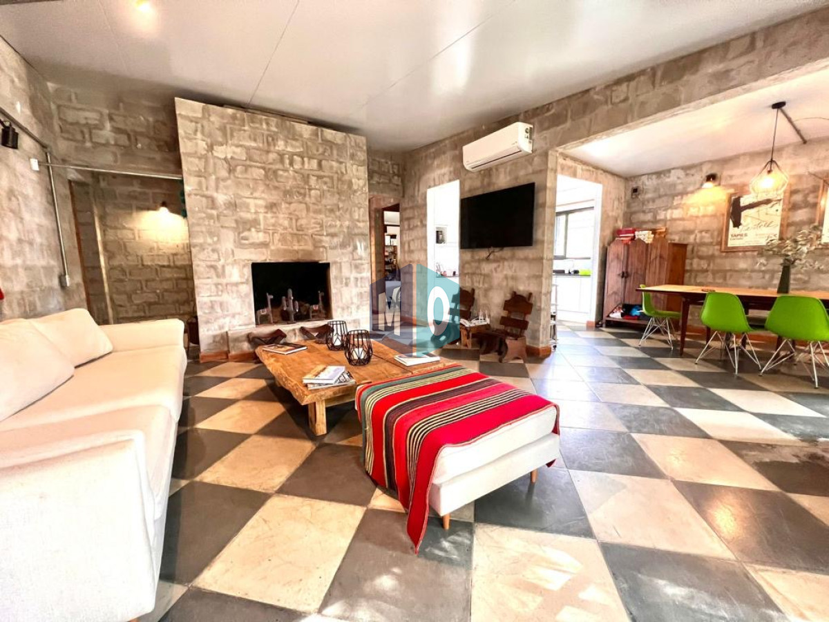 Casa ID.804 - Casa moderna en venta y alquiler anual de tres dormitorios en Parque Burnett, Pinares