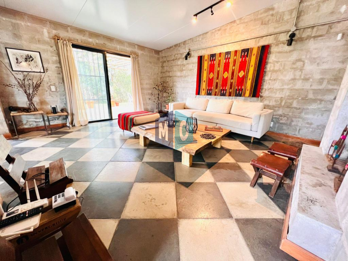 Casa ID.804 - Casa moderna en venta y alquiler anual de tres dormitorios en Parque Burnett, Pinares