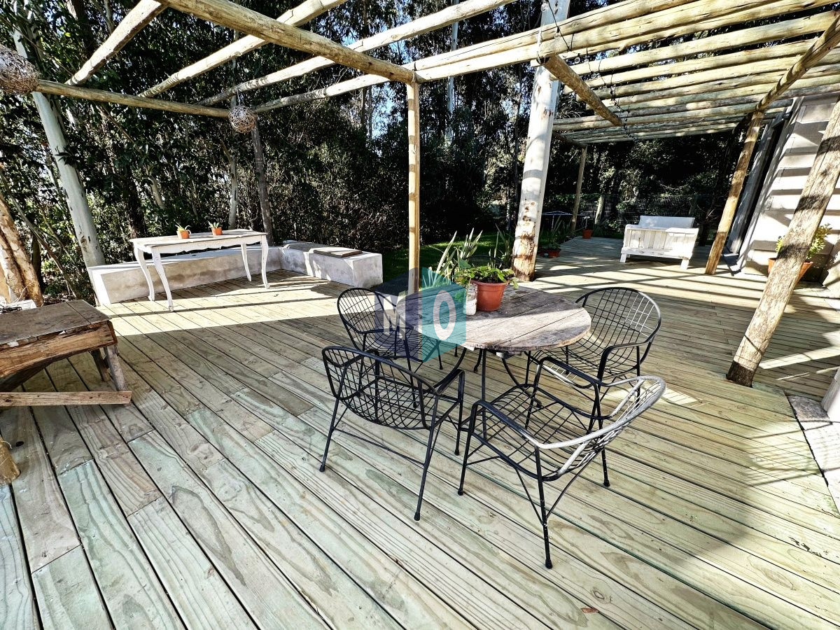 Casa ID.804 - Casa moderna en venta y alquiler anual de tres dormitorios en Parque Burnett, Pinares