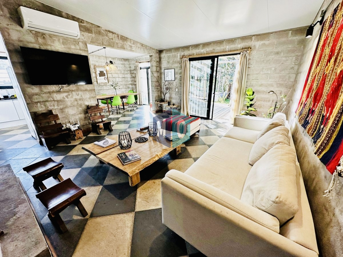 Casa ID.804 - Casa moderna en venta y alquiler anual de tres dormitorios en Parque Burnett, Pinares