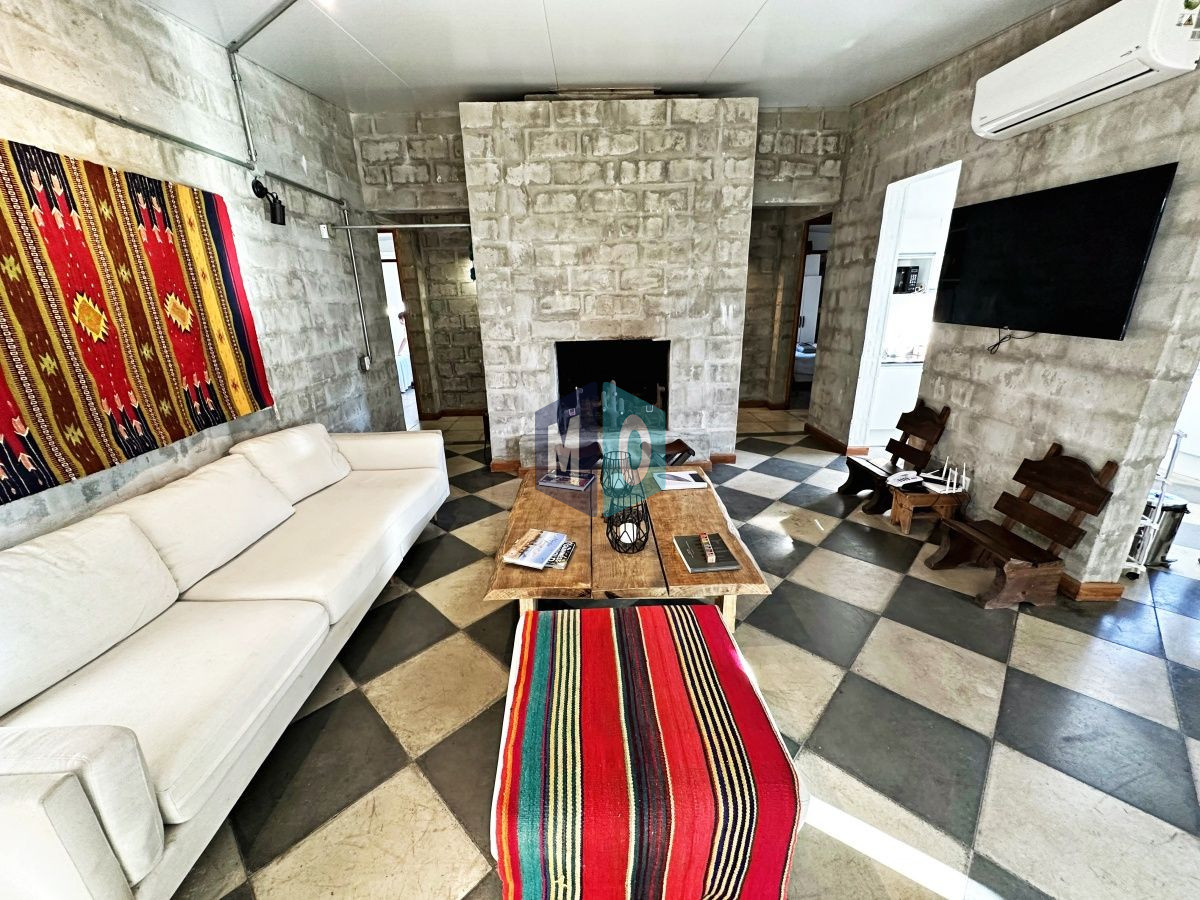 Casa ID.804 - Casa moderna en venta y alquiler anual de tres dormitorios en Parque Burnett, Pinares