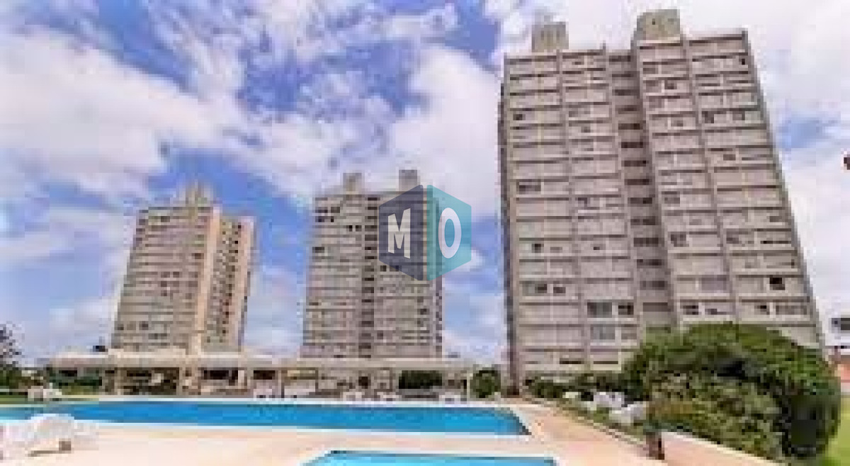 Apartamento ID.442 - Apartamento de 3 Dormitorios en Playa Mansa con Vista al Mar