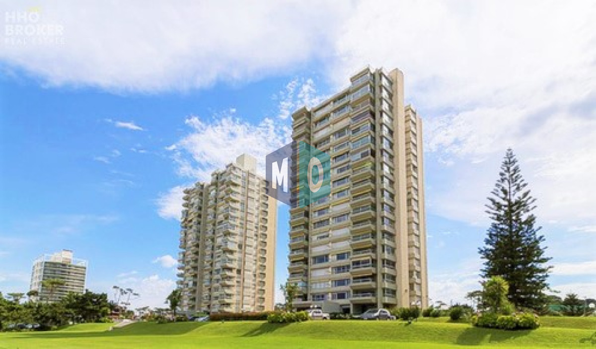 Apartamento ID.442 - Apartamento de 3 Dormitorios en Playa Mansa con Vista al Mar