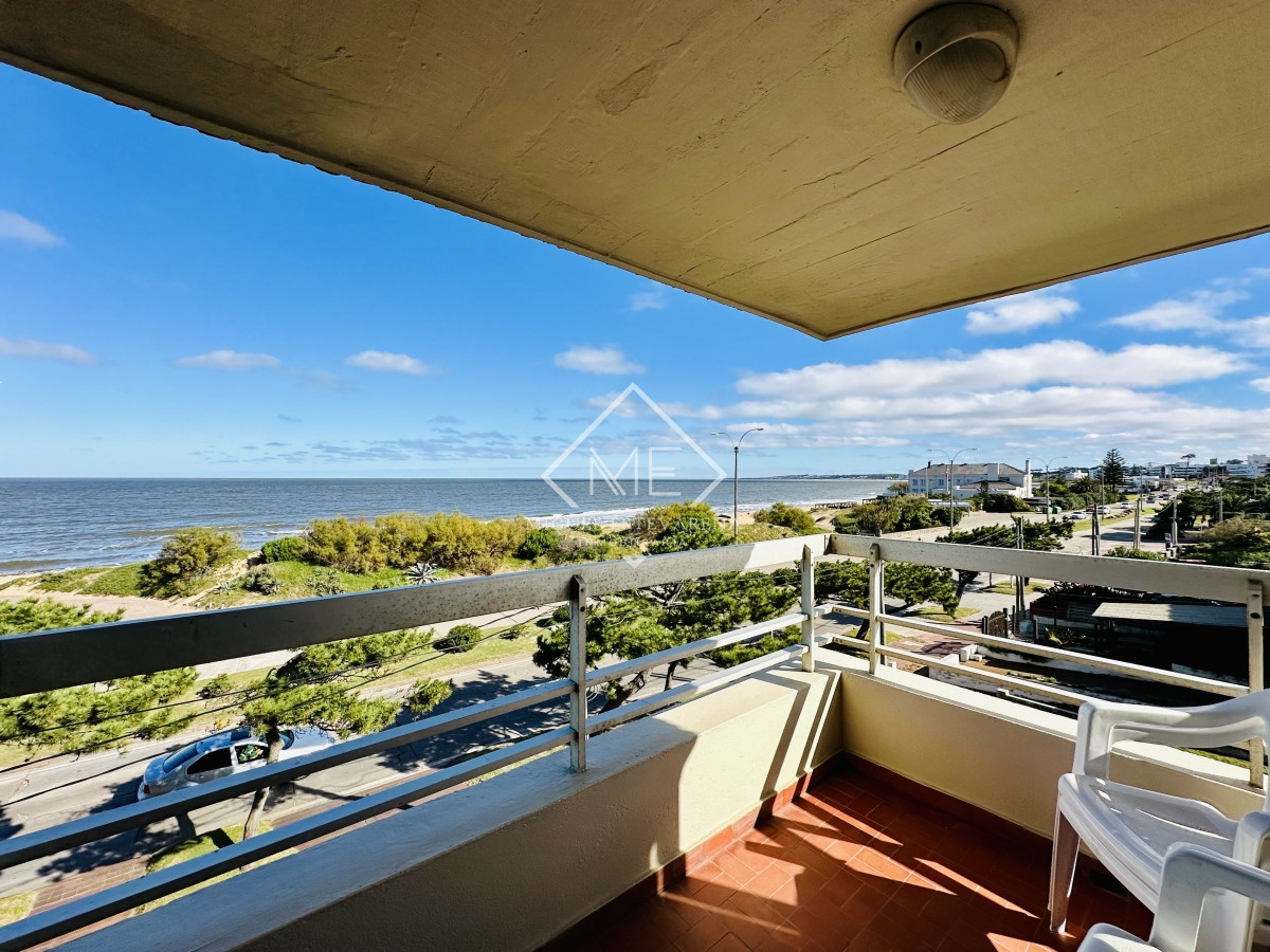 Apartamento ID.792 - Venta Apartamento Frente al Mar - Amplio, Luminoso, Cochera