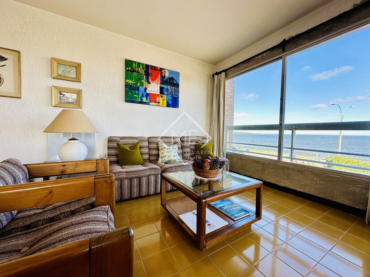 Apartamento ID.792 - Venta Apartamento Frente al Mar - Amplio, Luminoso, Cochera