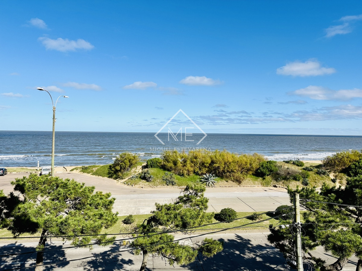 Apartamento ID.792 - Venta Apartamento Frente al Mar - Amplio, Luminoso, Cochera