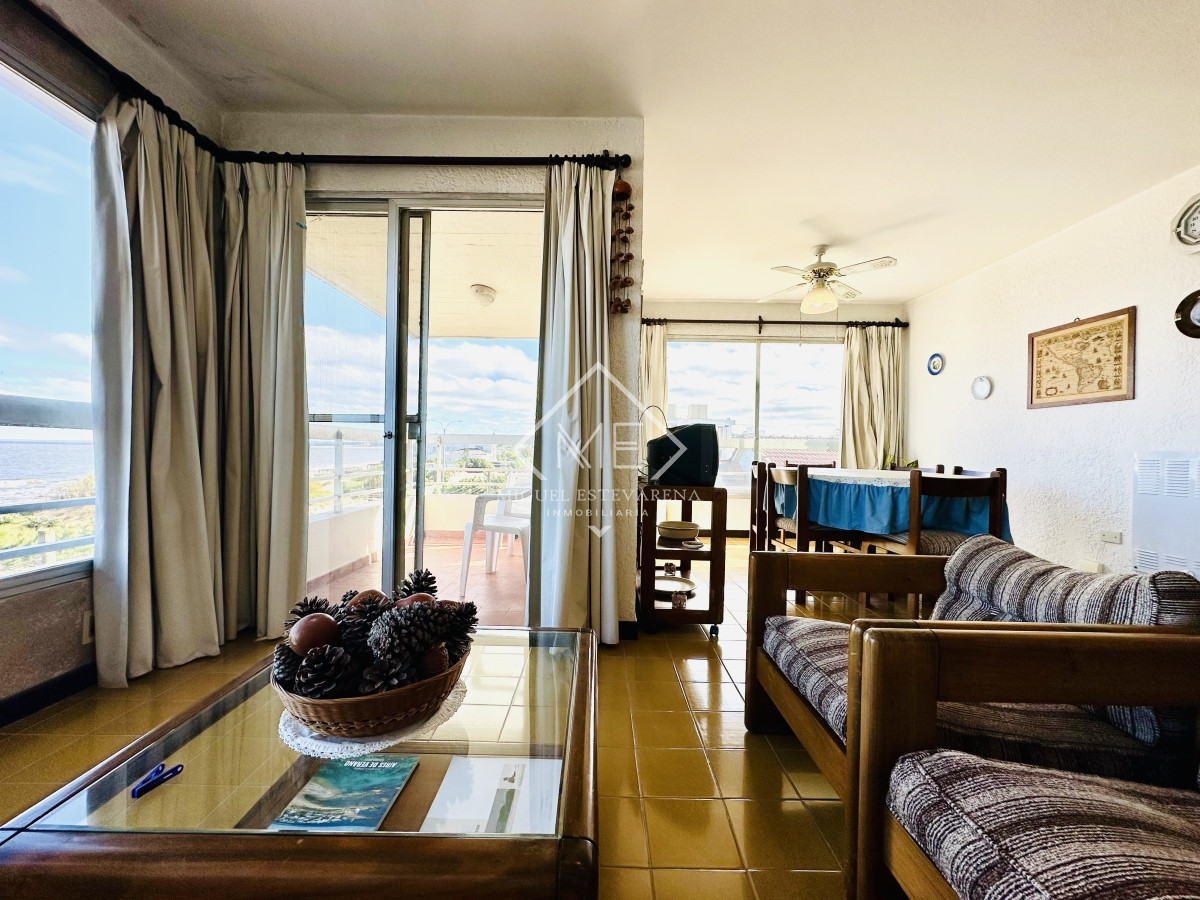 Apartamento ID.792 - Venta Apartamento Frente al Mar - Amplio, Luminoso, Cochera