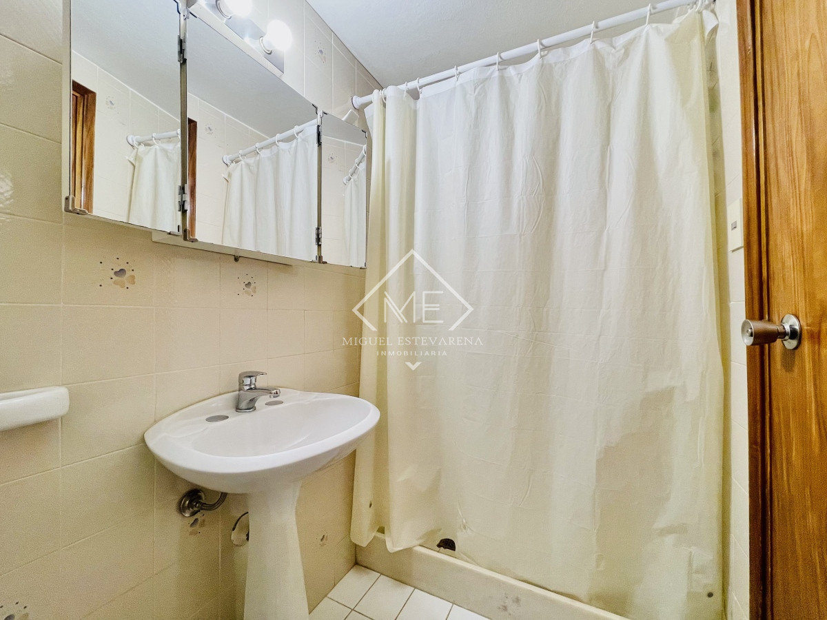 Apartamento ID.791 - Apartamento de 3 Dormitorios en Playa Mansa con Vista al Mar en Venta!