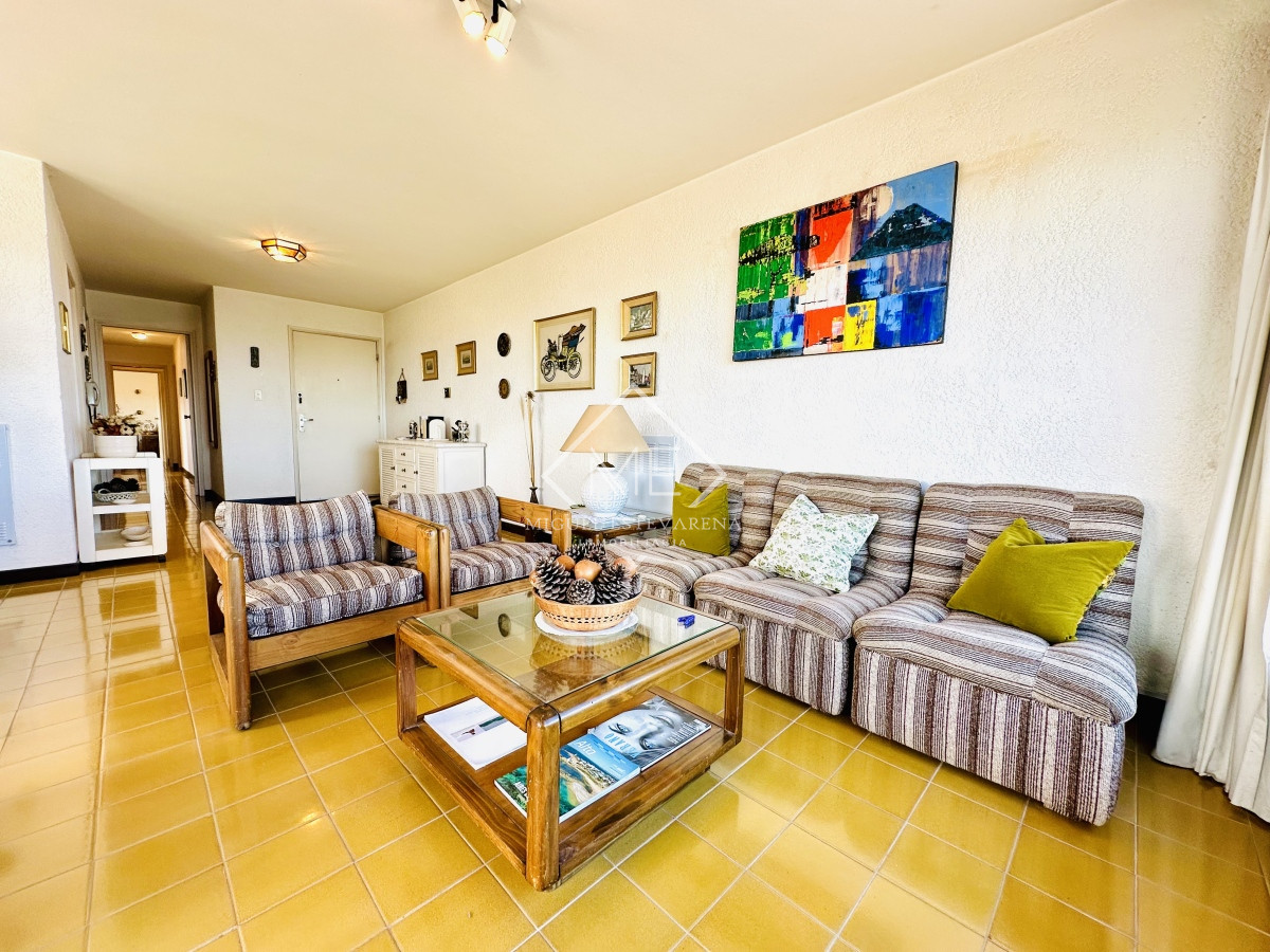 Apartamento ID.792 - Venta Apartamento Frente al Mar - Amplio, Luminoso, Cochera