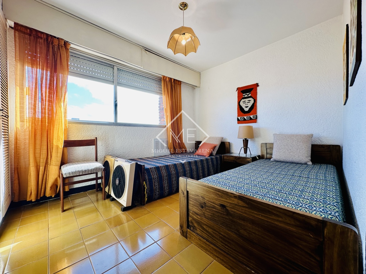 Apartamento ID.792 - Venta Apartamento Frente al Mar - Amplio, Luminoso, Cochera