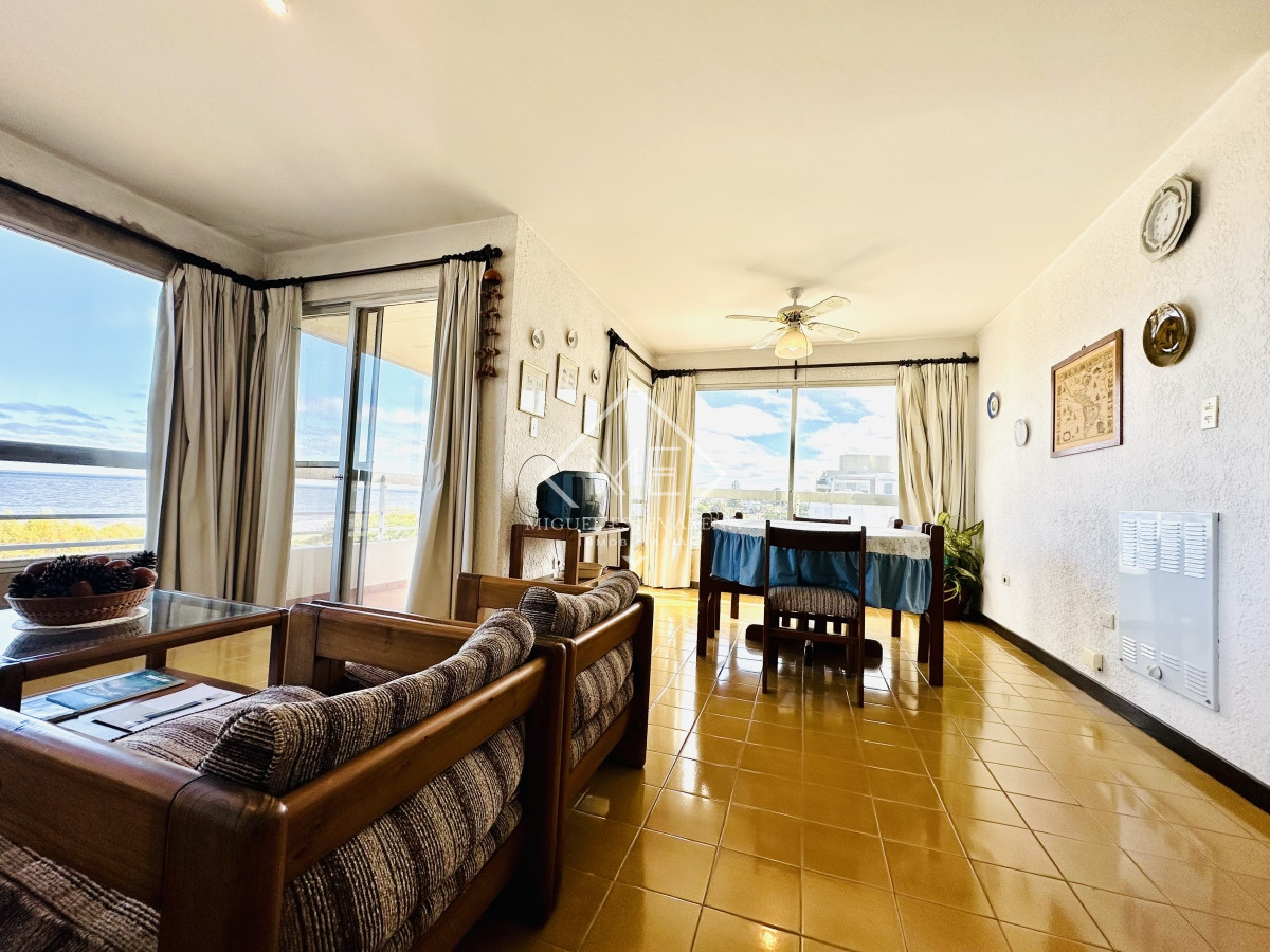 Apartamento ID.792 - Venta Apartamento Frente al Mar - Amplio, Luminoso, Cochera