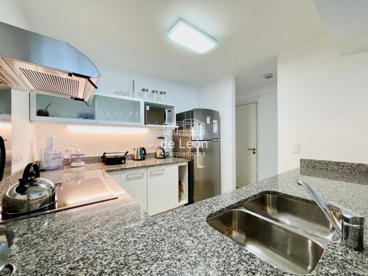 Apartamento ID.15260 - Alquiler temporario y venta de apartamento en torre de playa Brava con dos dormitorios 