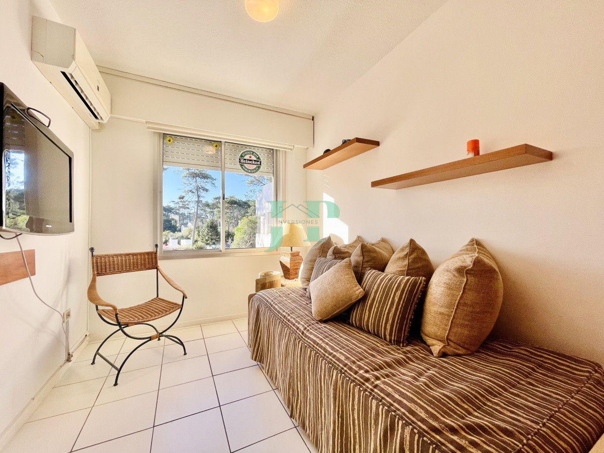 Apartamento ID.683 - Penthouse de 3 Dormitorios y Parrillero a metros de Playa Mansa, Venta Punta del Este