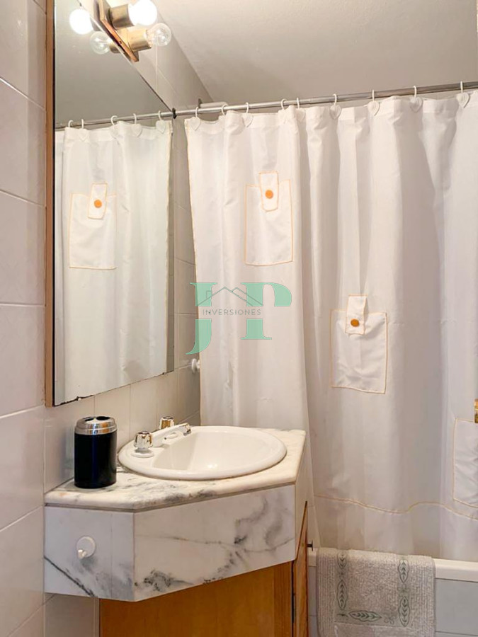 Apartamento ID.571 - Apartamento de 2 Dormitorios Frente a Playa Brava, Venta