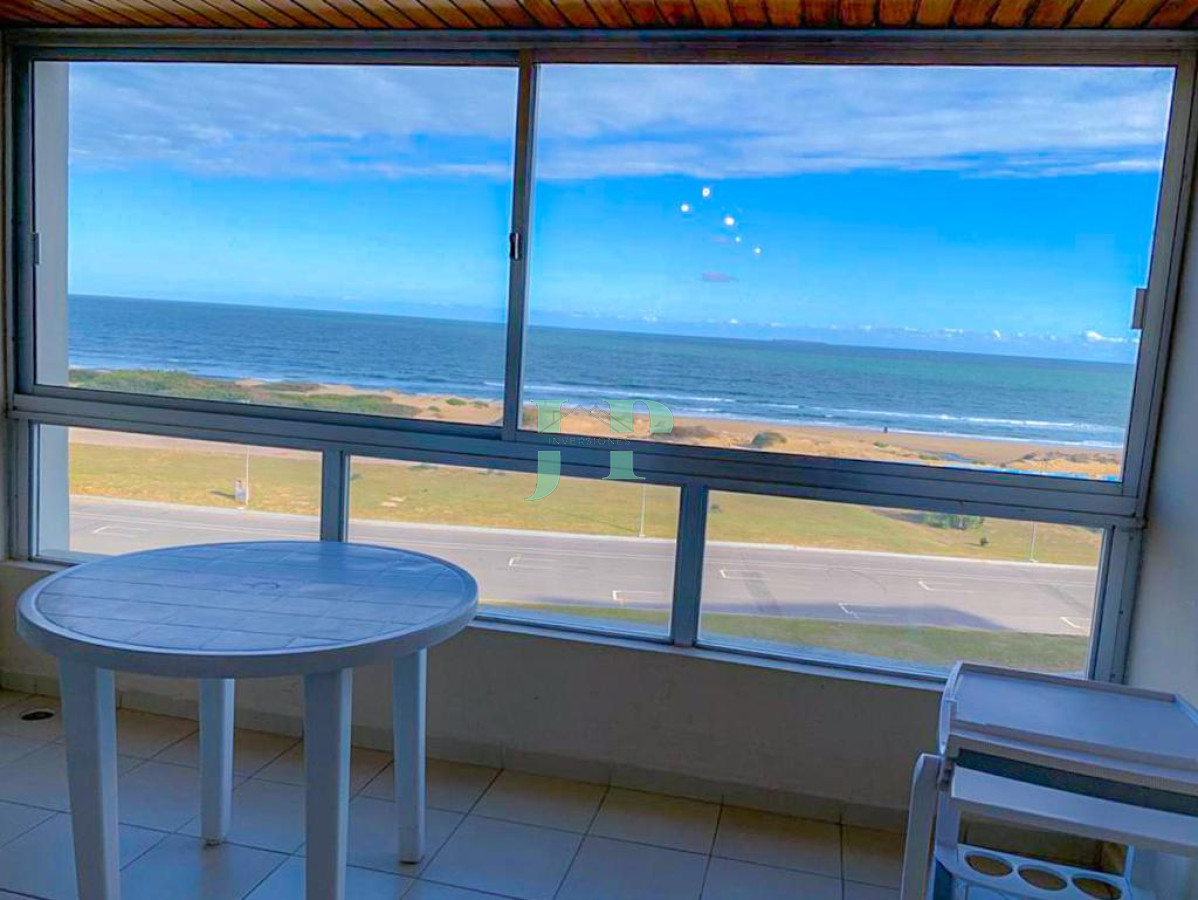 Apartamento ID.571 - Apartamento de 2 Dormitorios Frente a Playa Brava, Venta