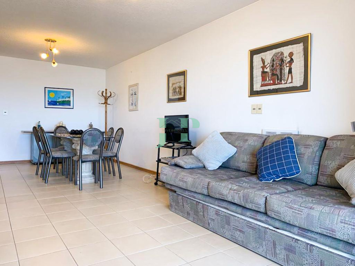 Apartamento ID.571 - Apartamento de 2 Dormitorios Frente a Playa Brava, Venta
