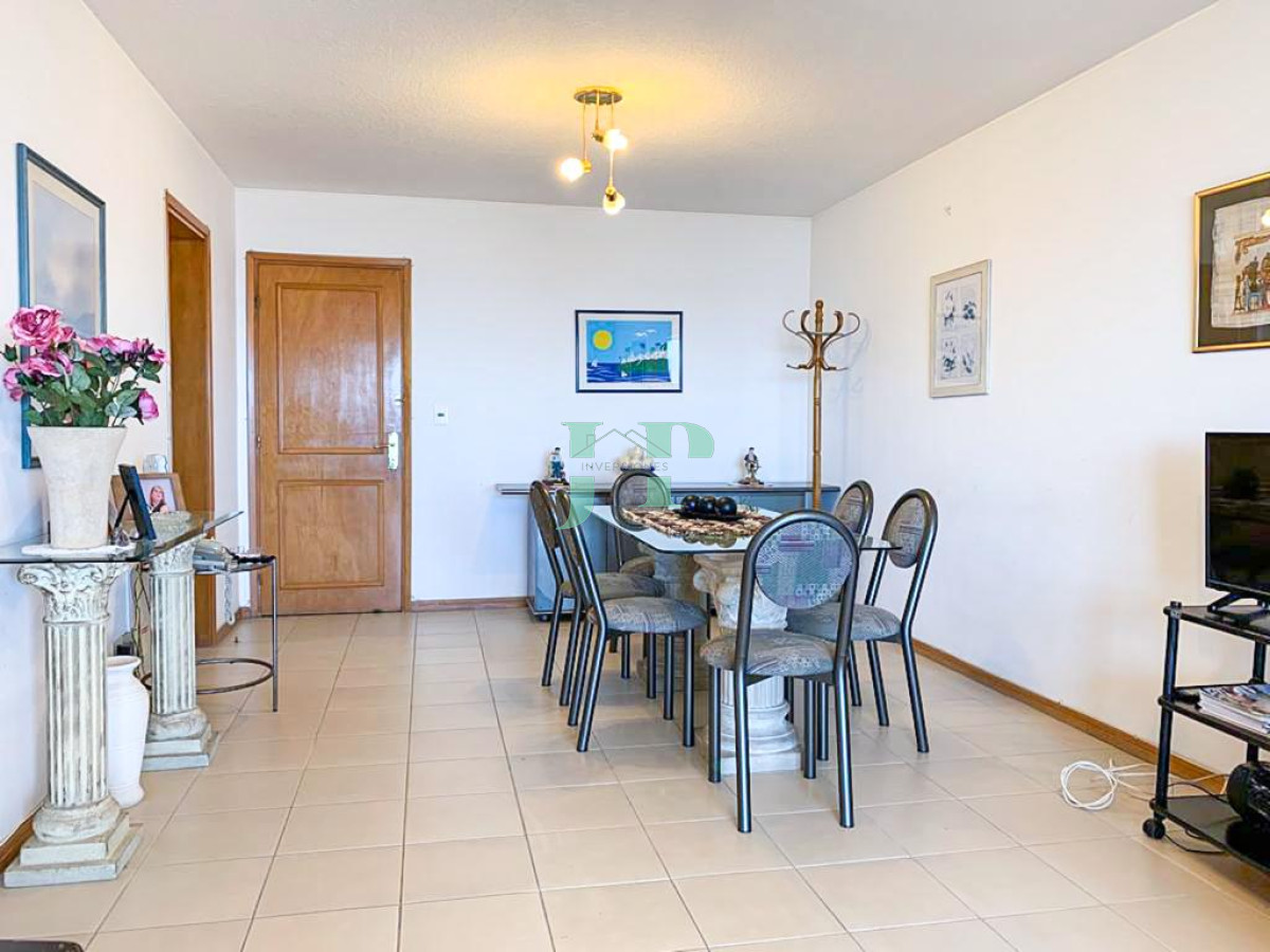 Apartamento ID.571 - Apartamento de 2 Dormitorios Frente a Playa Brava, Venta