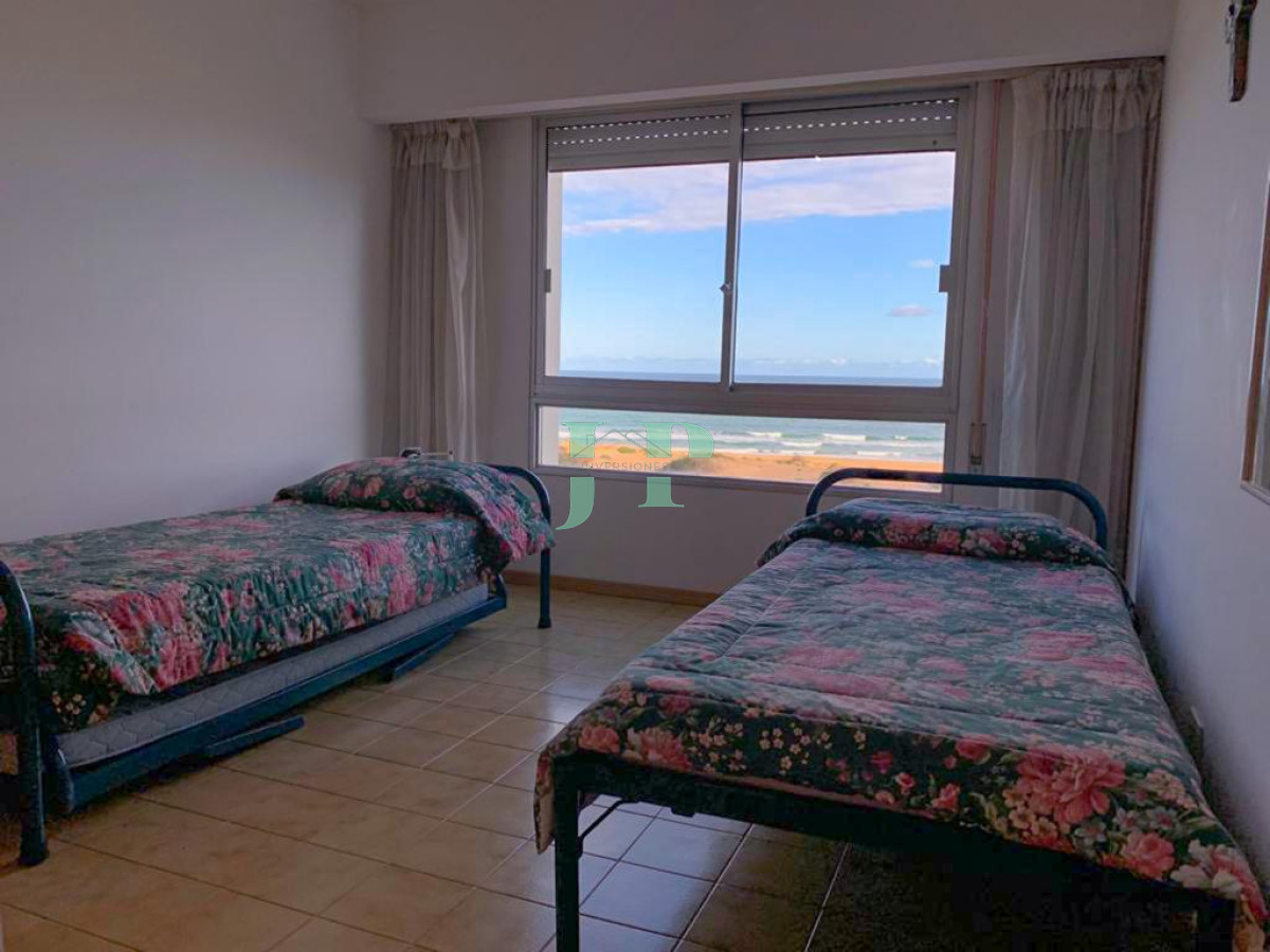 Apartamento ID.571 - Apartamento de 2 Dormitorios Frente a Playa Brava, Venta