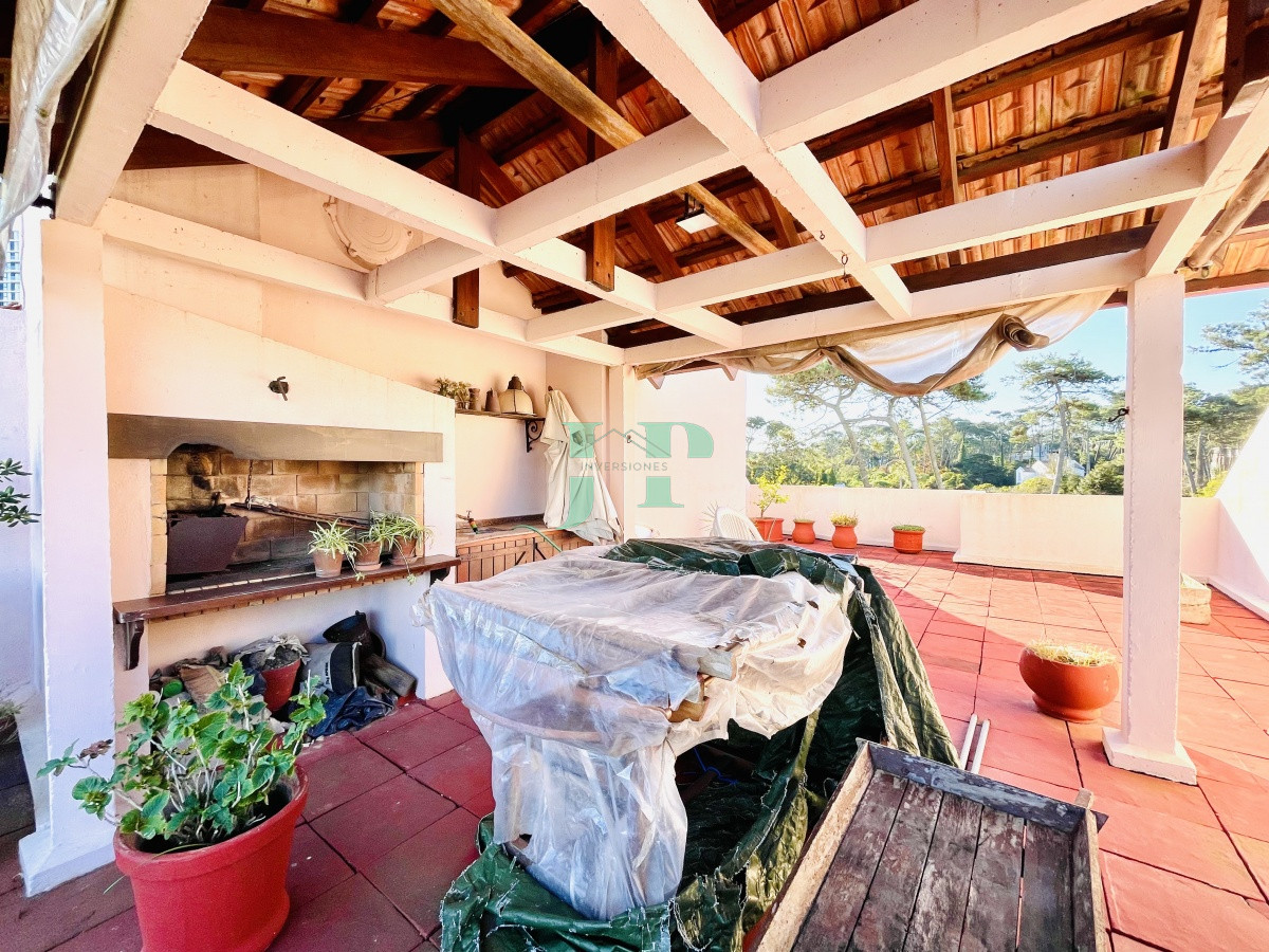 Apartamento ID.683 - Penthouse de 3 Dormitorios y Parrillero a metros de Playa Mansa, Venta Punta del Este