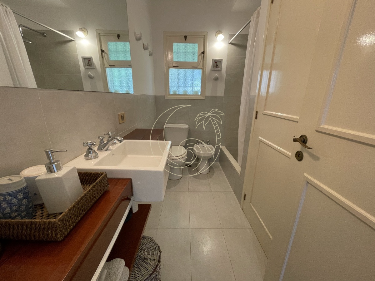 Casa ID.21092858 - Venta de casa amplia de construcción sólida sobre primera fila de Mar en La Juanita, José Ignacio