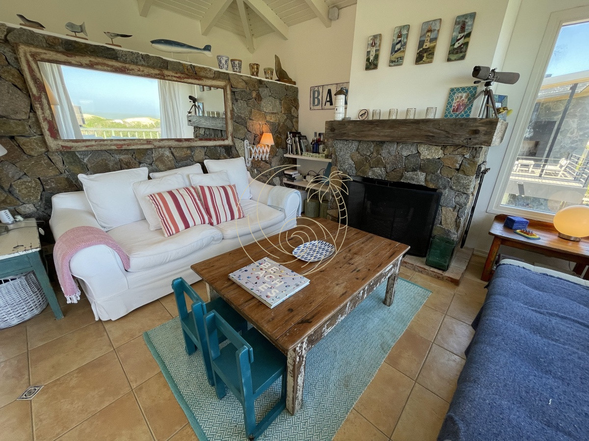 Casa ID.21092858 - Venta de casa amplia de construcción sólida sobre primera fila de Mar en La Juanita, José Ignacio