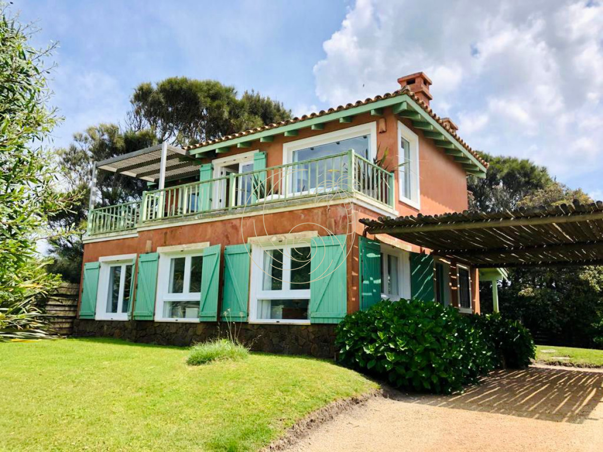 Casa ID.21092858 - Venta de casa amplia de construcción sólida sobre primera fila de Mar en La Juanita, José Ignacio