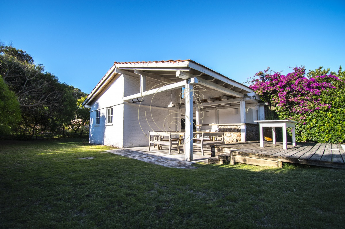 Casa ID.21092881 - Excelente Casa de 4 Dormitorios con Piscina y Parrillero en Montoya, La Barra