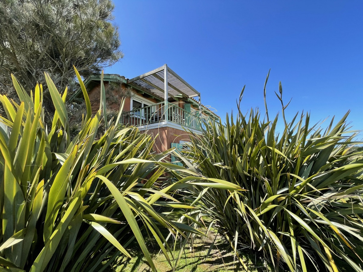 Casa ID.21092858 - Venta de casa amplia de construcción sólida sobre primera fila de Mar en La Juanita, José Ignacio