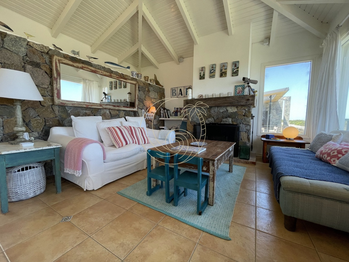 Casa ID.21092858 - Venta de casa amplia de construcción sólida sobre primera fila de Mar en La Juanita, José Ignacio