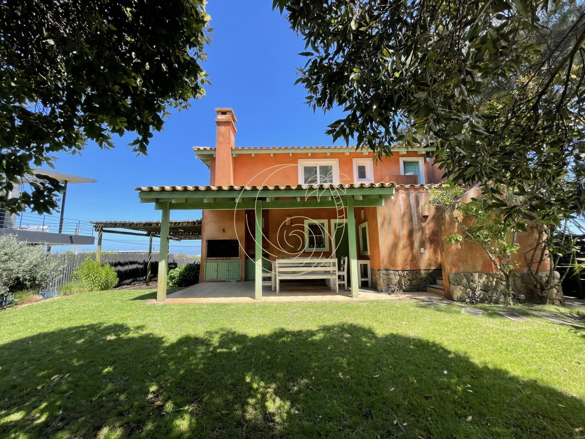Casa ID.21092858 - Venta de casa amplia de construcción sólida sobre primera fila de Mar en La Juanita, José Ignacio