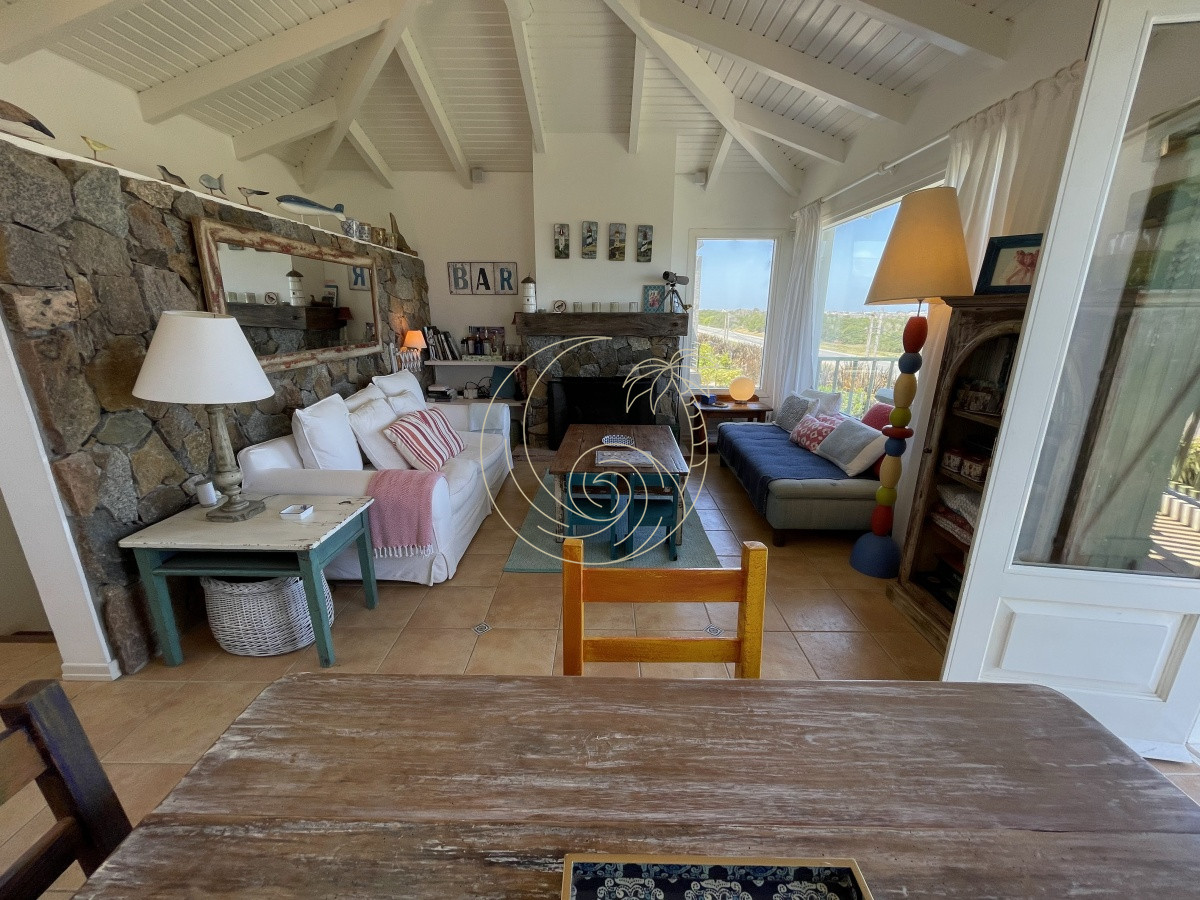 Casa ID.21092858 - Venta de casa amplia de construcción sólida sobre primera fila de Mar en La Juanita, José Ignacio