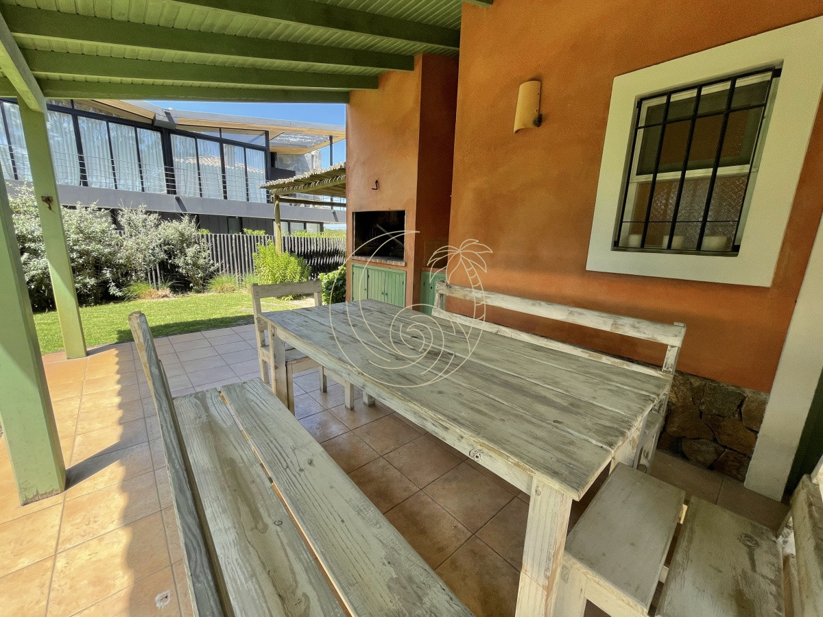 Casa ID.21092858 - Venta de casa amplia de construcción sólida sobre primera fila de Mar en La Juanita, José Ignacio