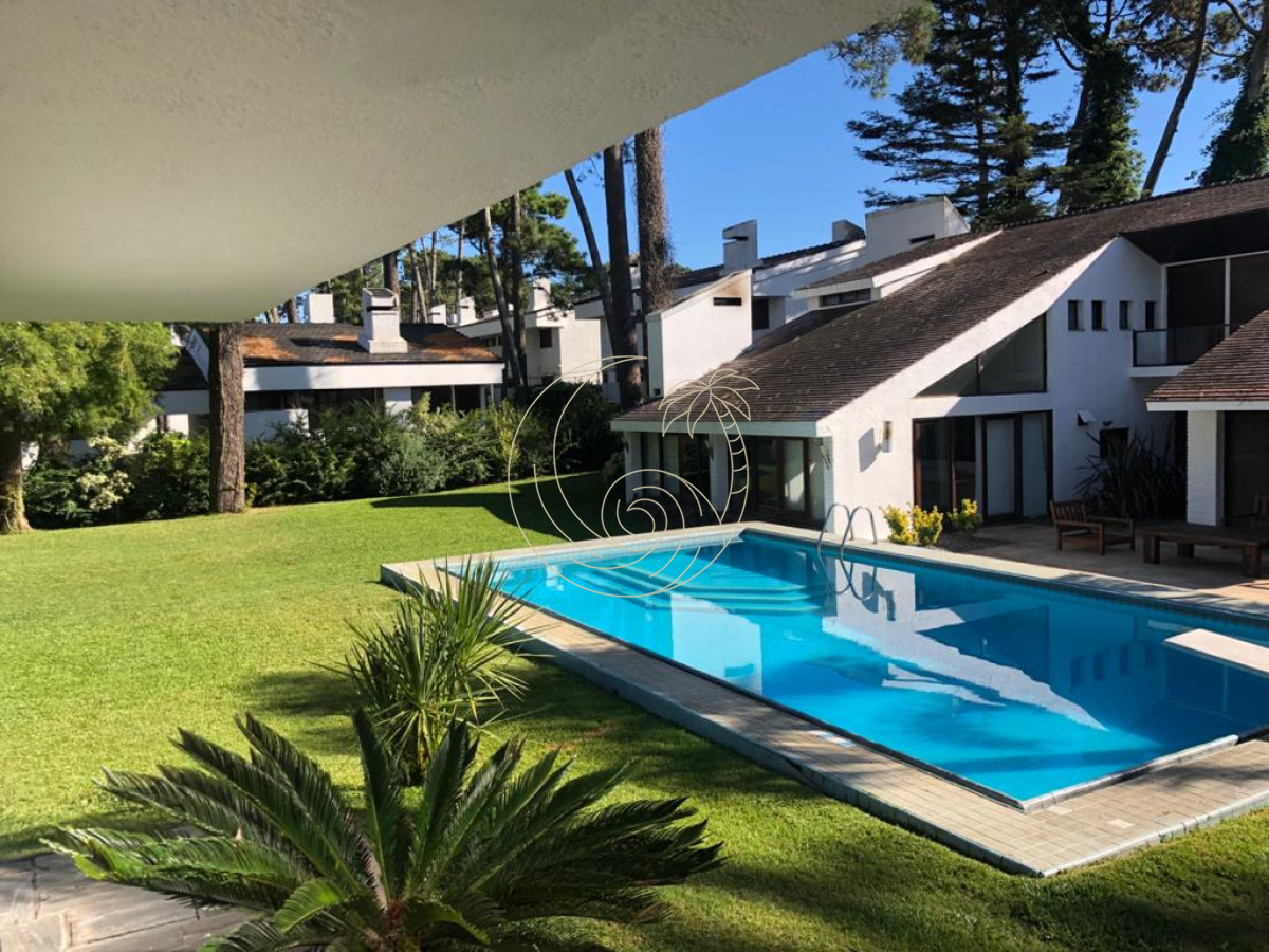 Casa ID.21092691 - Excelente Casa de 7 Dormitorios, Piscina, Barbacoa y Dependencia en Punta del Este