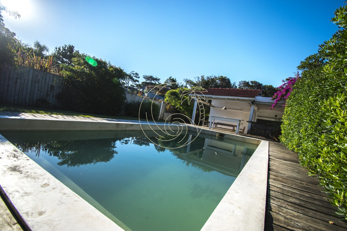 Casa ID.21092881 - Excelente Casa de 4 Dormitorios con Piscina y Parrillero en Montoya, La Barra