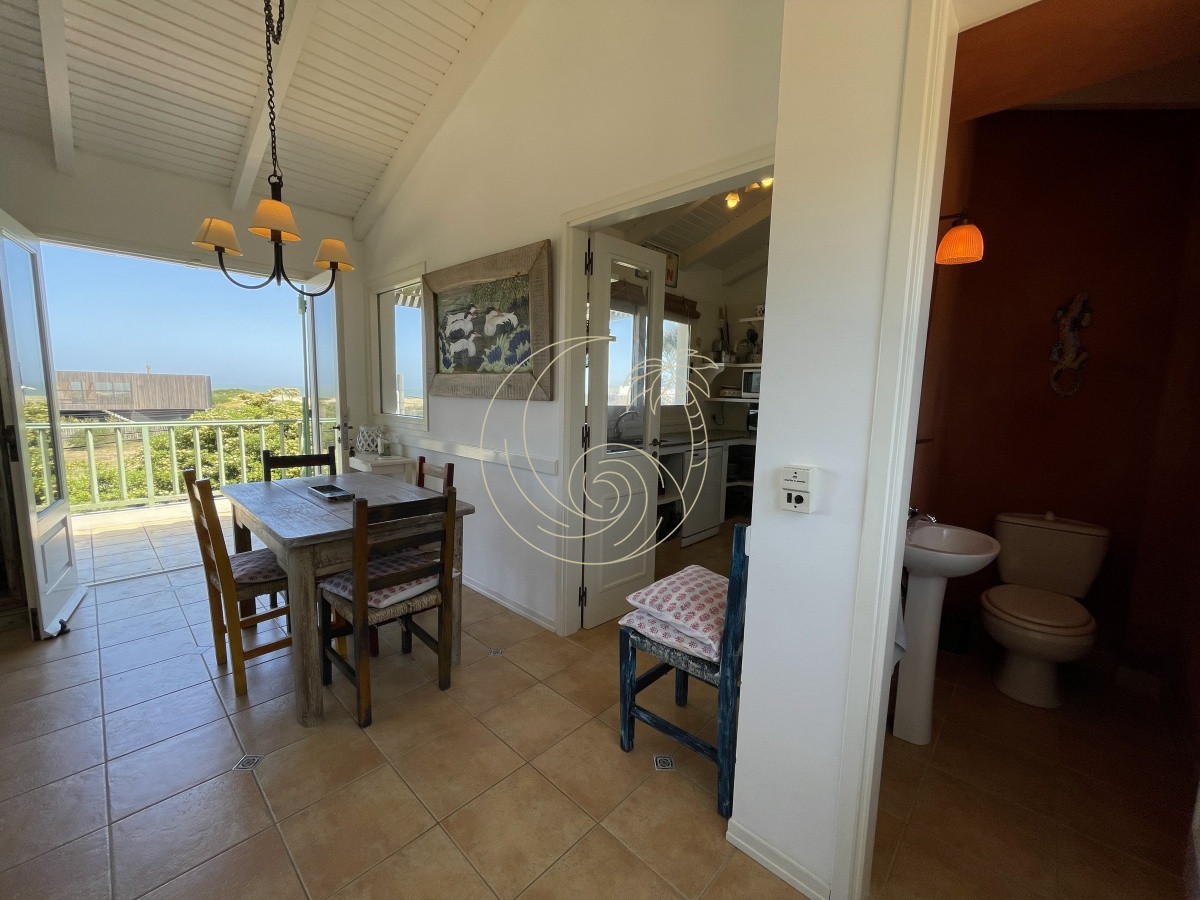 Casa ID.21092858 - Venta de casa amplia de construcción sólida sobre primera fila de Mar en La Juanita, José Ignacio