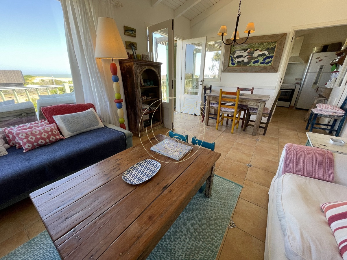 Casa ID.21092858 - Venta de casa amplia de construcción sólida sobre primera fila de Mar en La Juanita, José Ignacio