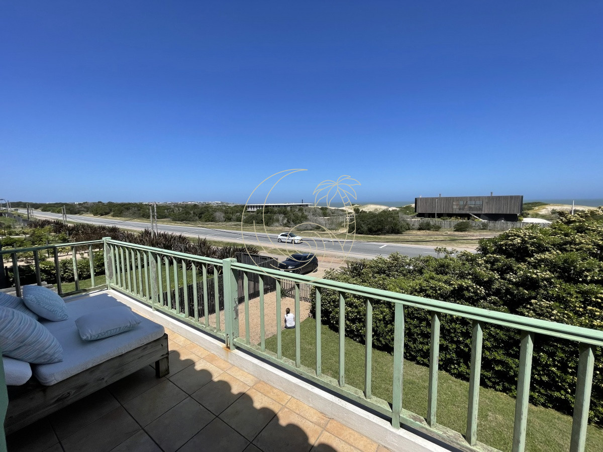 Casa ID.21092858 - Venta de casa amplia de construcción sólida sobre primera fila de Mar en La Juanita, José Ignacio