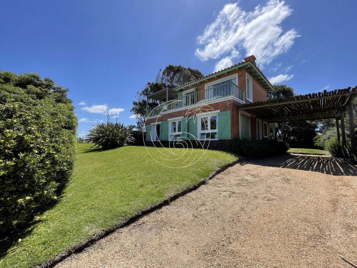 Casa ID.21092858 - Venta de casa amplia de construcción sólida sobre primera fila de Mar en La Juanita, José Ignacio
