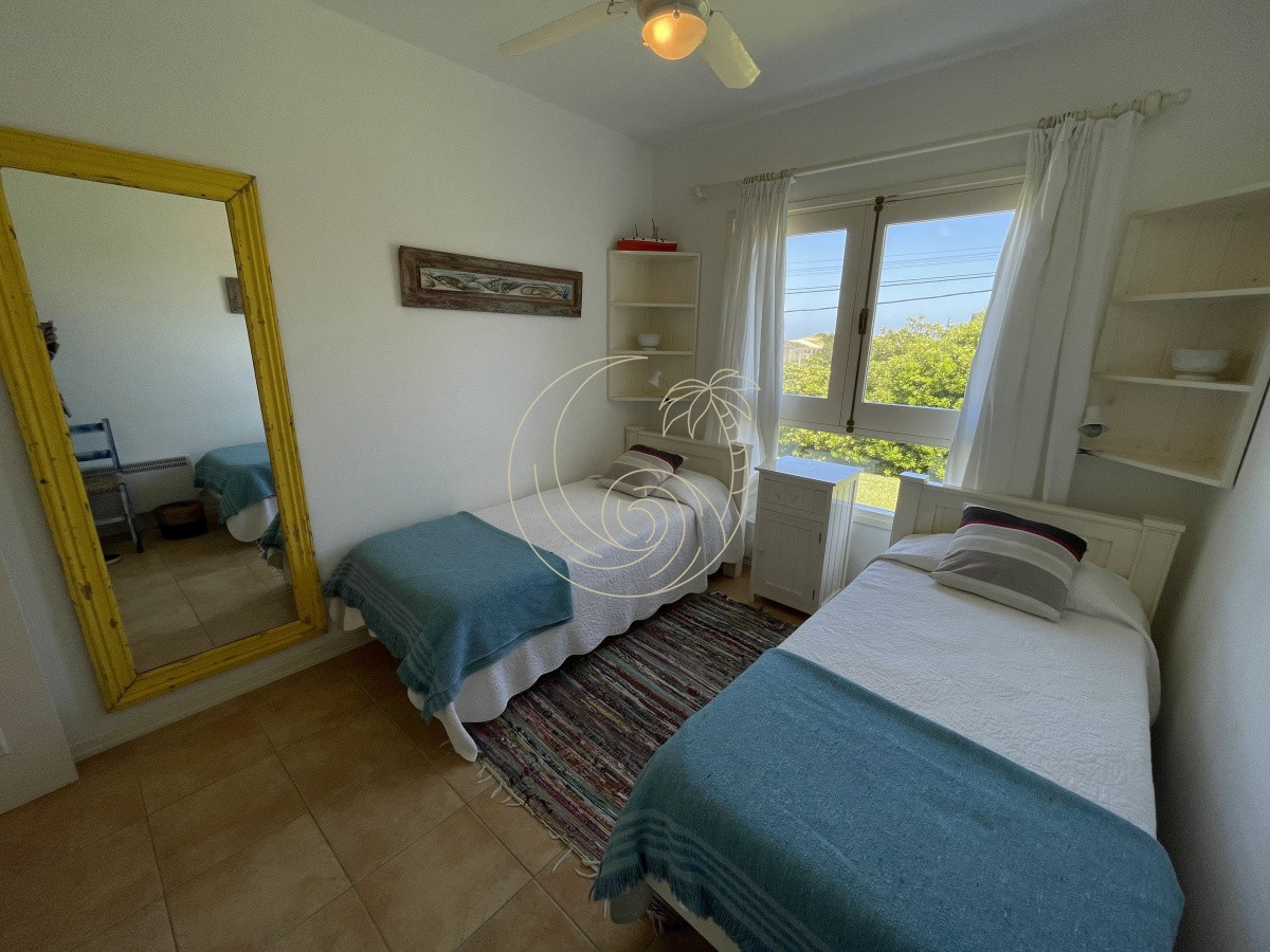 Casa ID.21092858 - Venta de casa amplia de construcción sólida sobre primera fila de Mar en La Juanita, José Ignacio