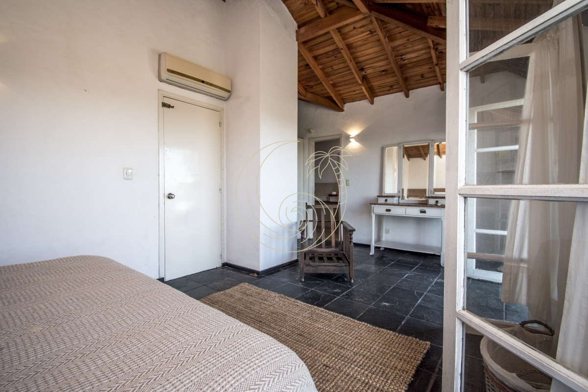 Casa ID.21092881 - Excelente Casa de 4 Dormitorios con Piscina y Parrillero en Montoya, La Barra