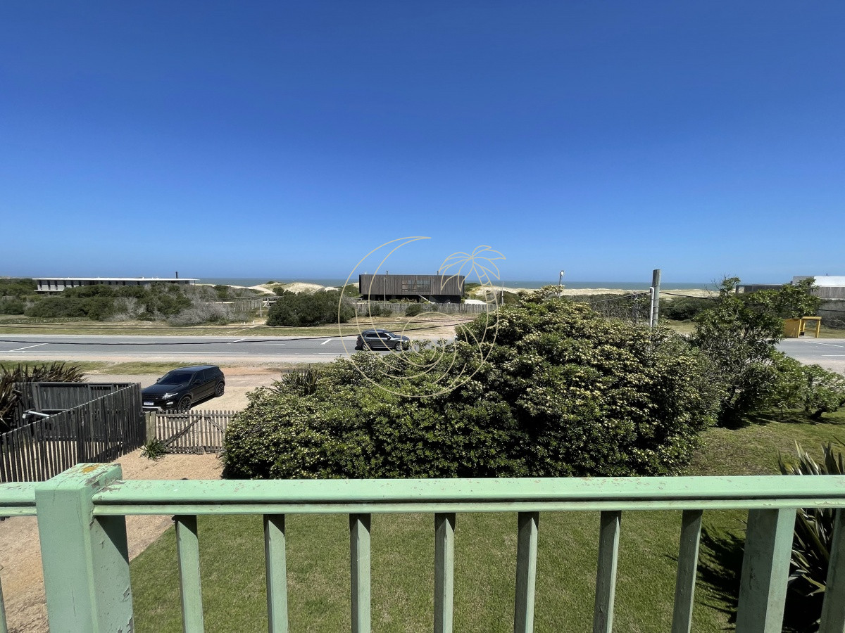 Casa ID.21092858 - Venta de casa amplia de construcción sólida sobre primera fila de Mar en La Juanita, José Ignacio